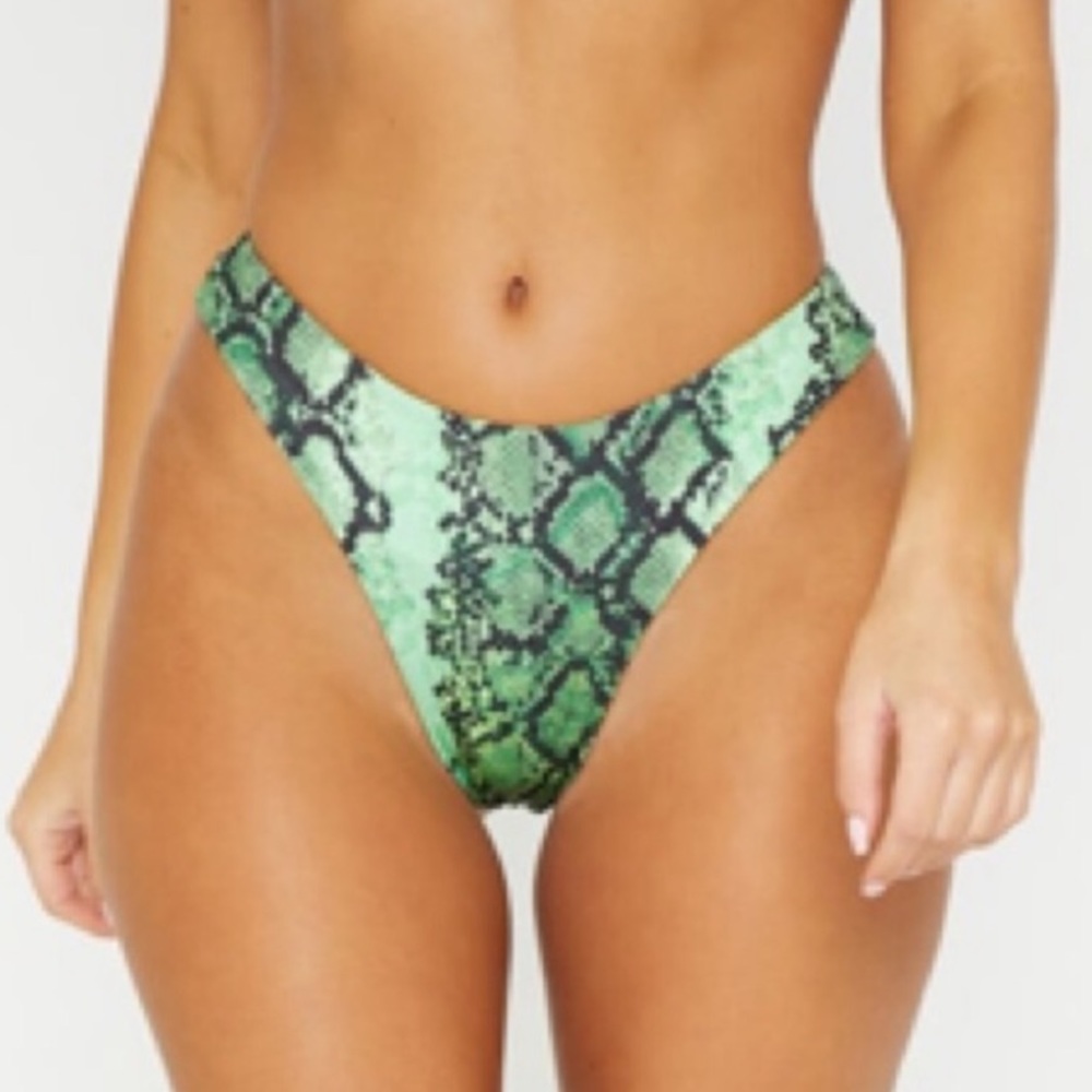 PrettyLittleThing GREEN SNAKE HIGH BIKINI BOTTOM